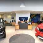 Business 8 image LOOKERS LAND ROVER, CHELMSFORD Vehicle Leasing Services in Chelmsford Es