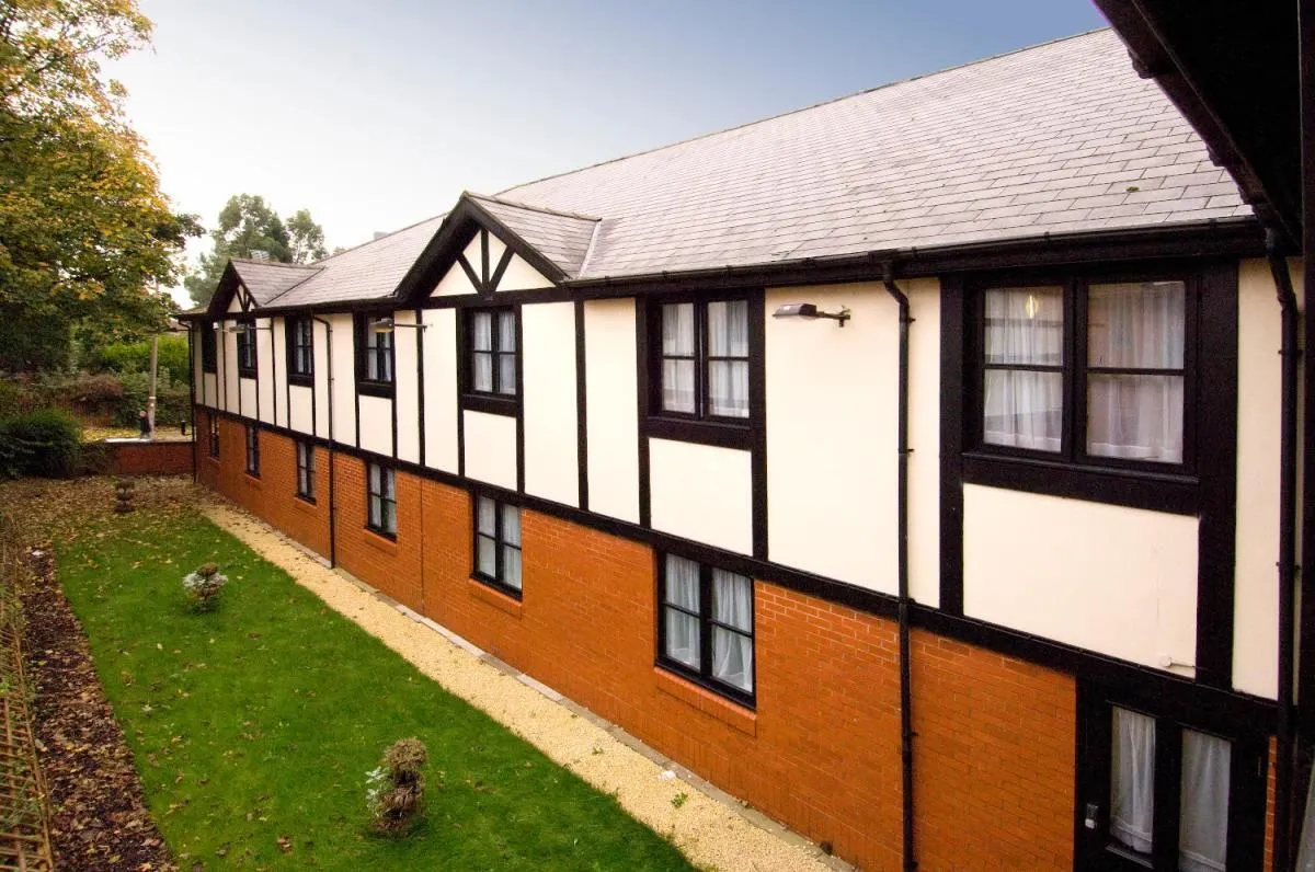 Business 2 image PREMIER INN MANCHESTER SWINTON HOTEL