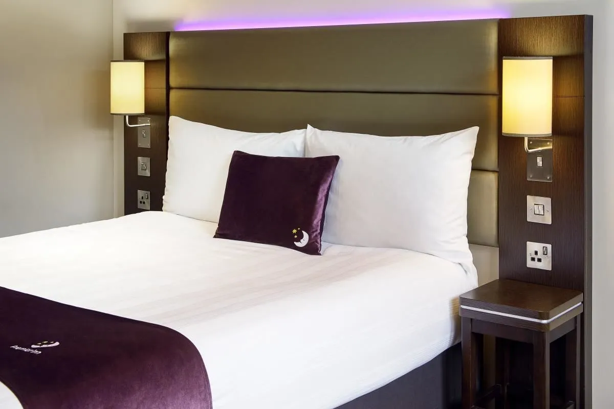 Business 10 image PREMIER INN MANCHESTER SWINTON HOTEL