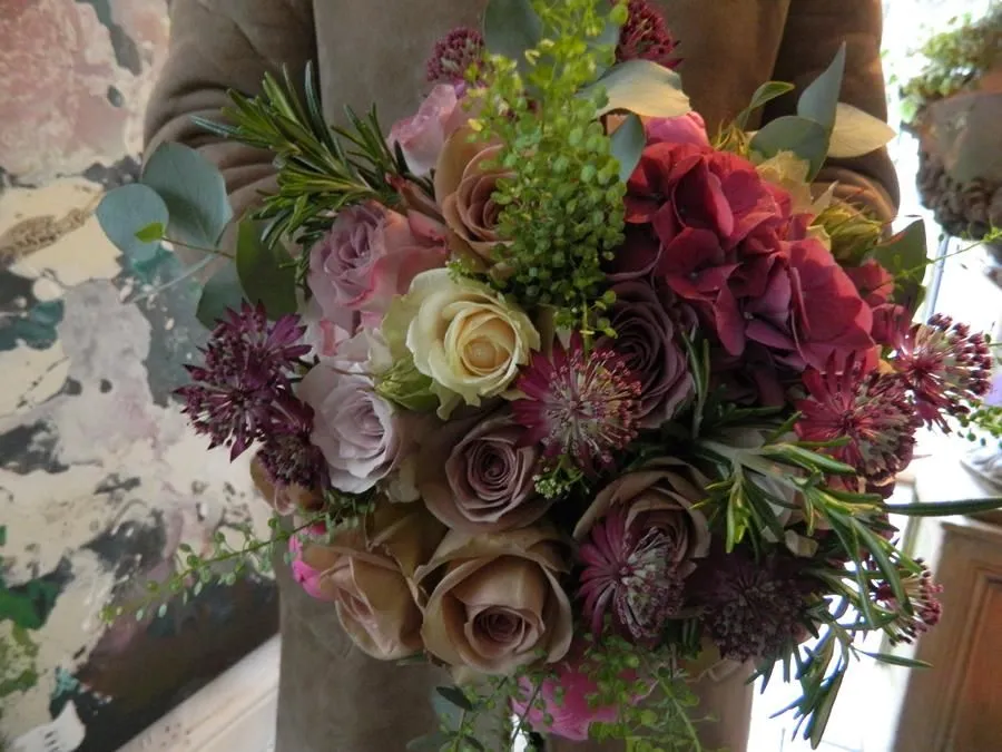 Business 1 image FLOWERS FOR ALL OCCASIONS IN TETBURY,UK : TWIG OF TETBURY