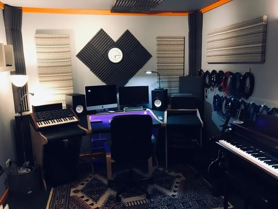 Business 20 image 3BANDAUDIO